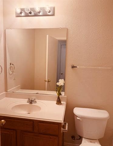 Building Photo - 9100 Warren Dr