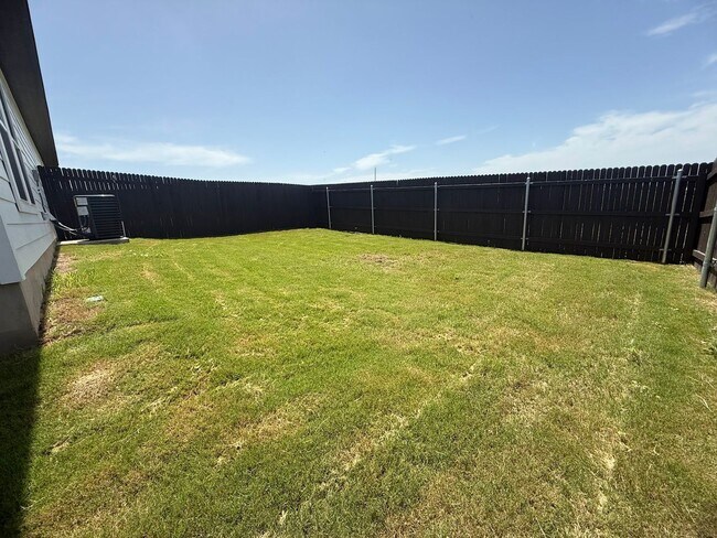 Building Photo - Come and See for Yourself Why Emma Park is...