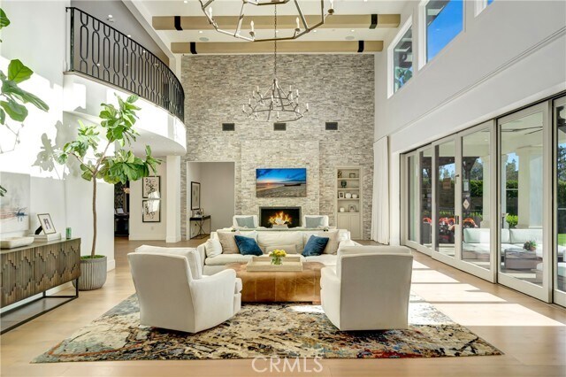 Building Photo - 2037 Delphine Ln