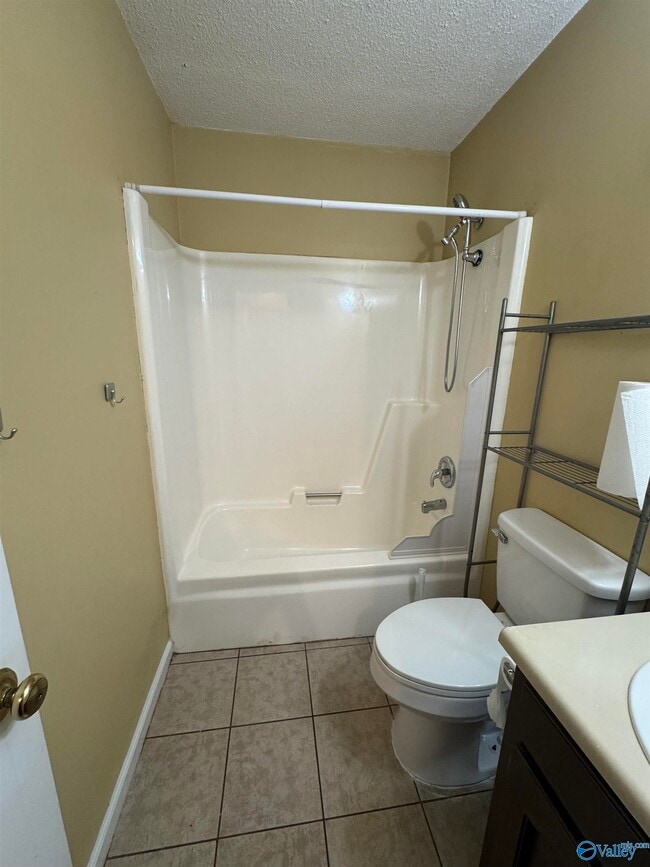 Building Photo - 206 Peabody Rd