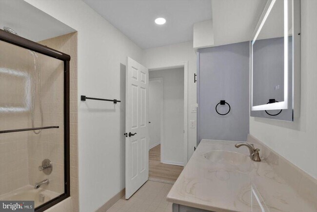 Building Photo - 915 Chanticleer