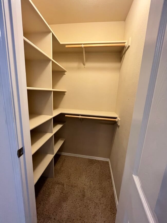 Building Photo - 515 Sawtooth St