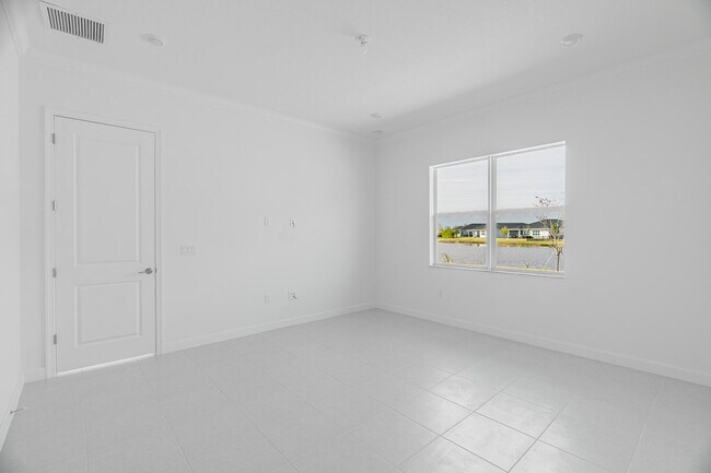 Building Photo - 13885 SE Riversway St