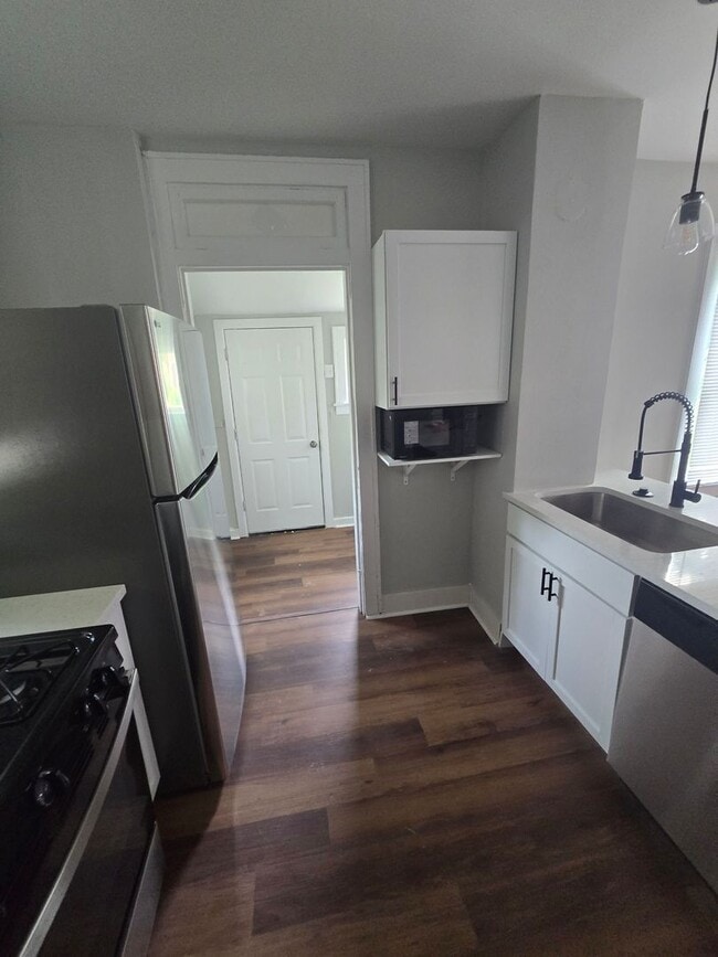 Building Photo - 3 BEDROOM SINGLE FAMILY HOME