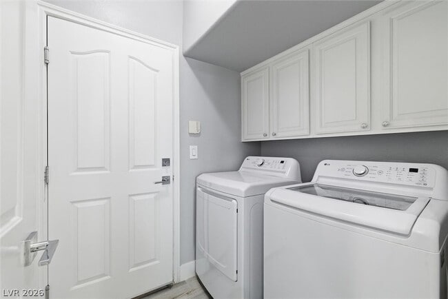 Building Photo - 972 Prestwick St