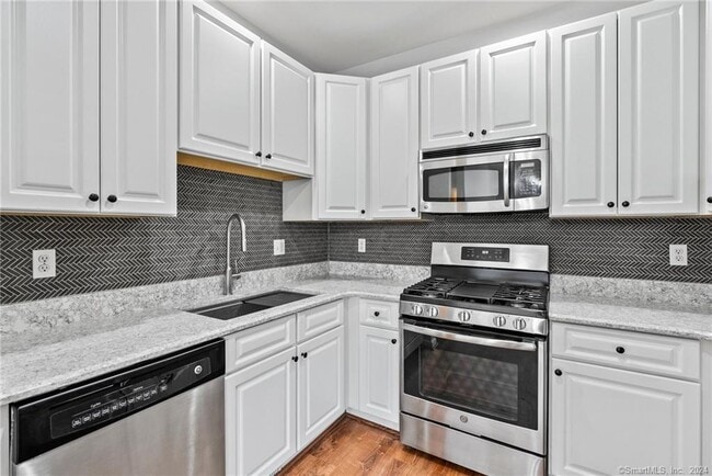 Building Photo - 6 Rhodora Terrace