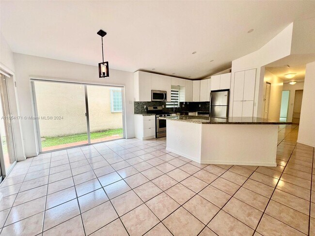 Building Photo - 9941 NW 32nd St