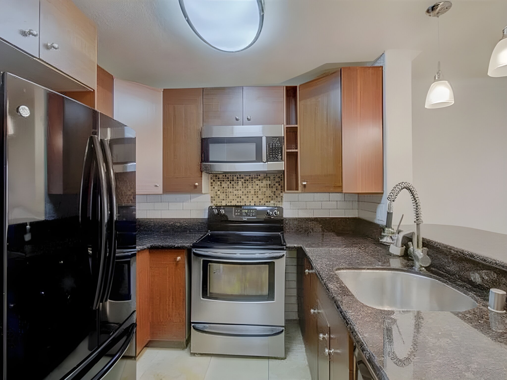 Building Photo - 3550 Lebon Dr