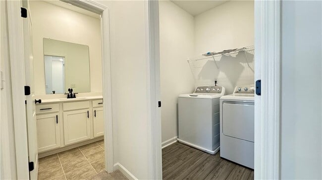 Building Photo - 55 Peeples Dr