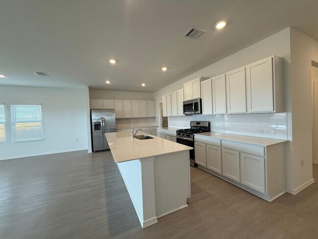 Building Photo - 519 Vantage Dr