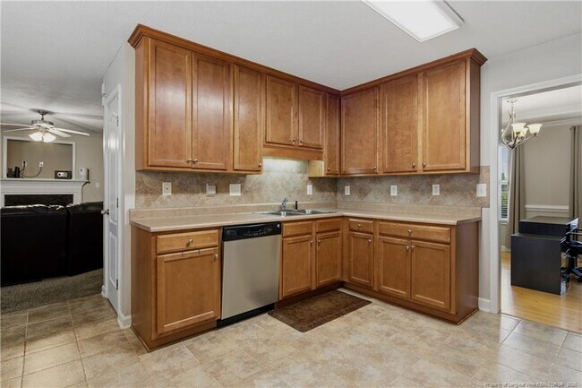 Building Photo - 420 Thorncliff Dr