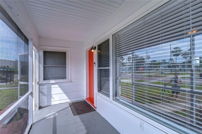 Building Photo - 5737 Shore Blvd S