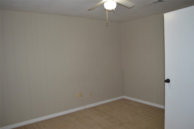 Building Photo - 532 Hollyhock st