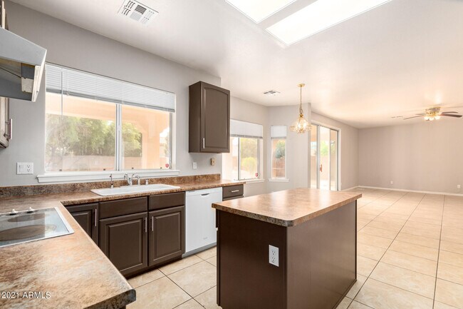 Building Photo - 4551 E Desert Trumpet Rd