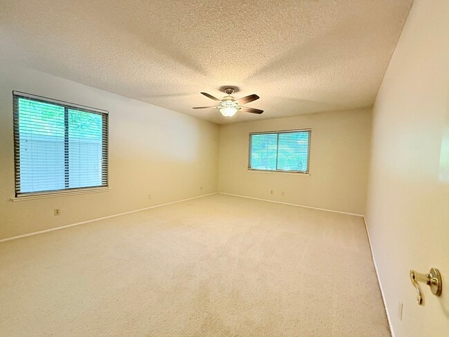 Building Photo - 6917 Monticello Ct