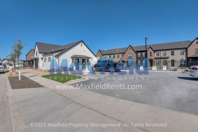 Building Photo - EV Friendly, Pool Access, Modern Luxury Sc...