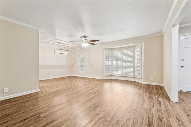 Building Photo - Pristine Updated Indian Creek Condo