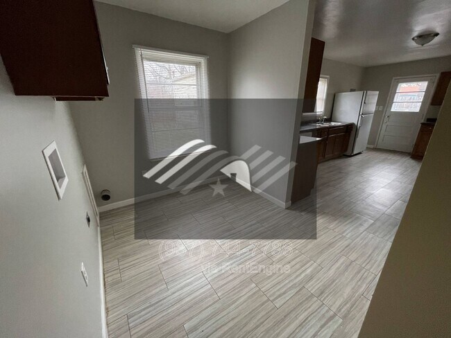 Building Photo - 4381 Marlowe St