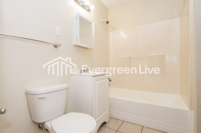 Building Photo - 1597 Michael St