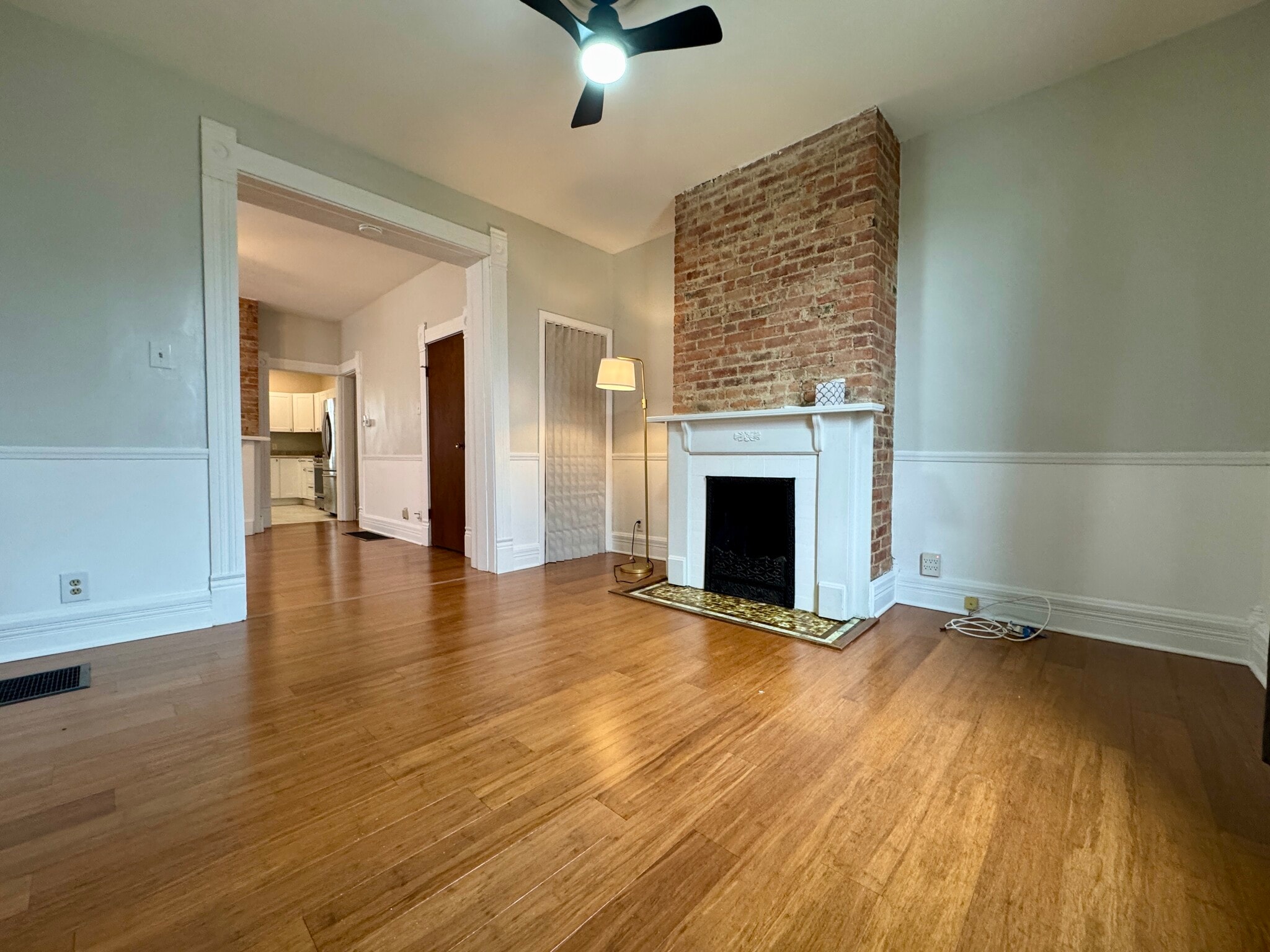 Building Photo - 121 Chicago Ave