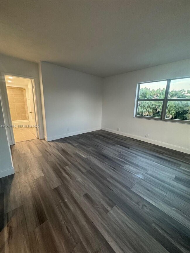 Building Photo - 1881 Middle River Dr