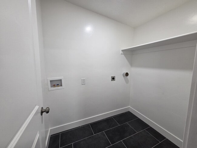 Building Photo - 152 N 200 W St