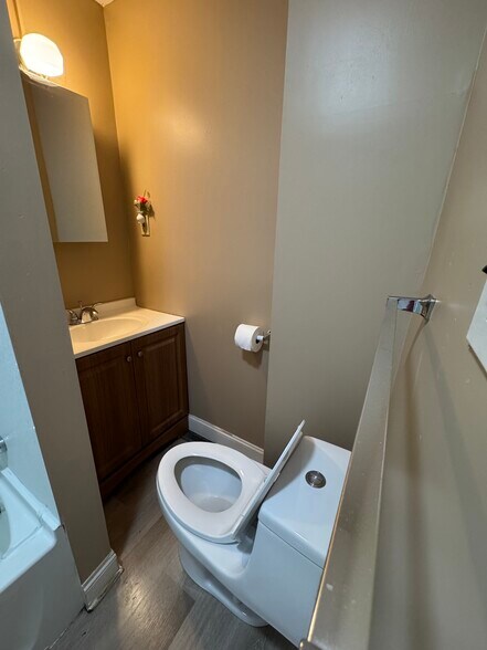 Building Photo - 11 Columbia Ave