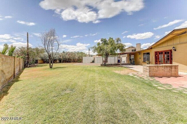 Building Photo - 137 E Fremont Dr