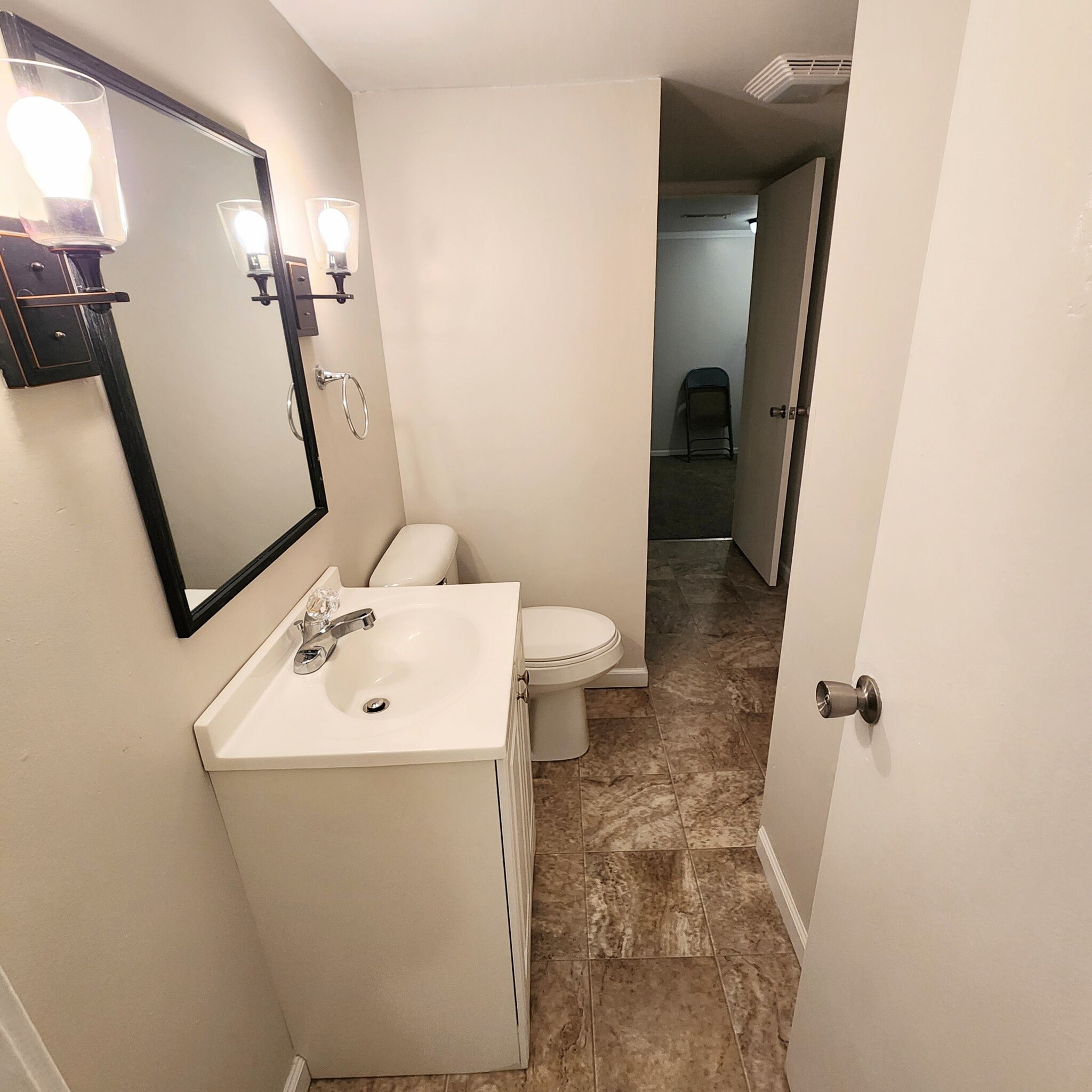 Bathroom with linen closet - 880 N Base Rd