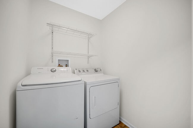 Building Photo - 4914 Montauk Dr