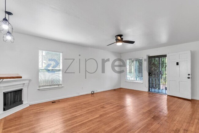 Building Photo - Unit 3400