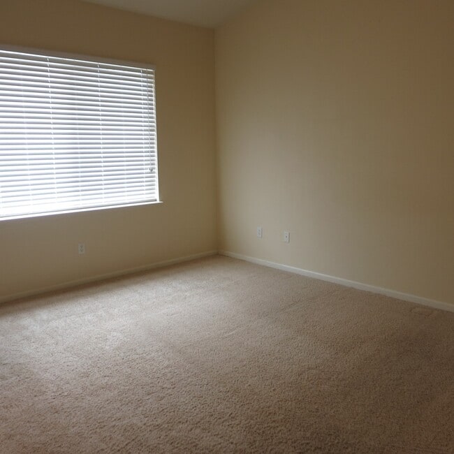 Building Photo - Cozy 3 bedroom