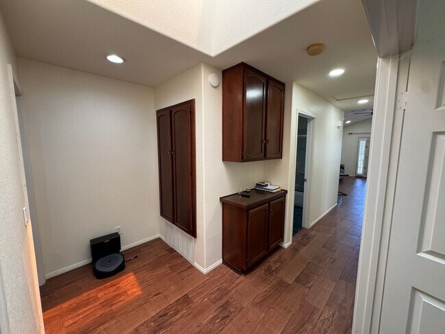Building Photo - 2 Bedroom - 2 Bathroom single level