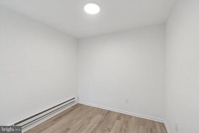 Building Photo - 1529 N Hollywood St