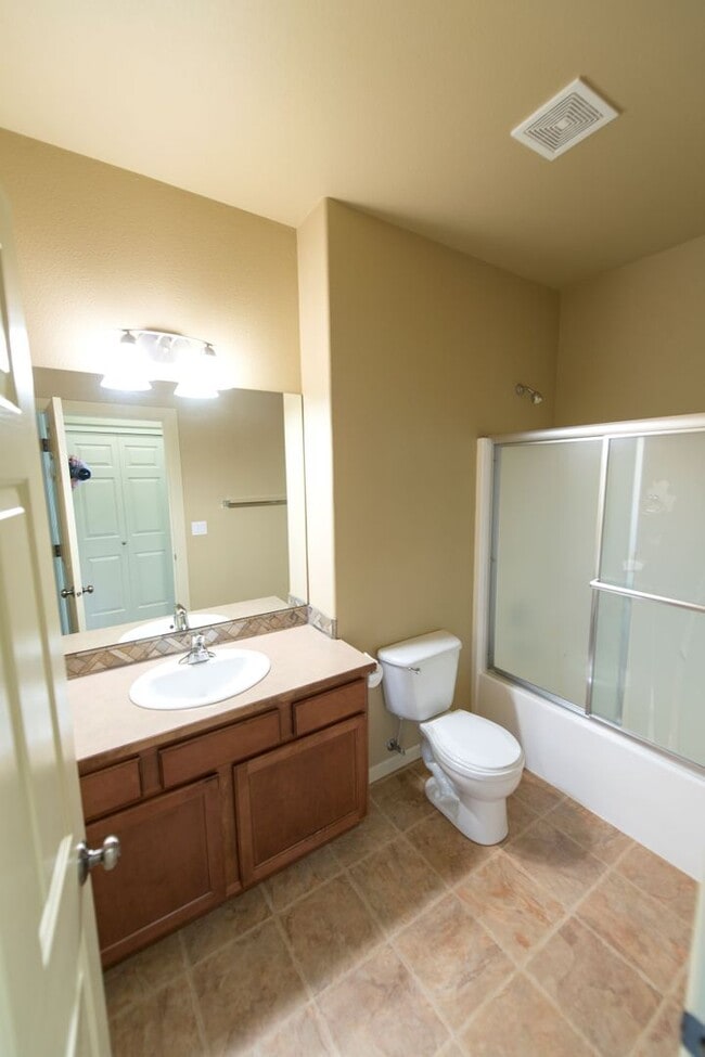 Building Photo - Very nice single level home in NE Bend!  P...