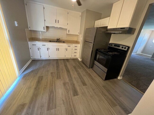 Building Photo - Coming Soon! Charming 2Bed/1Bath Duplex