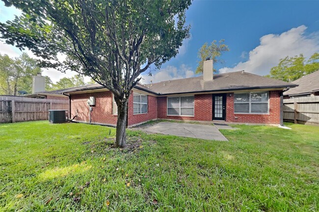 Building Photo - 17918 Seven Pines Dr