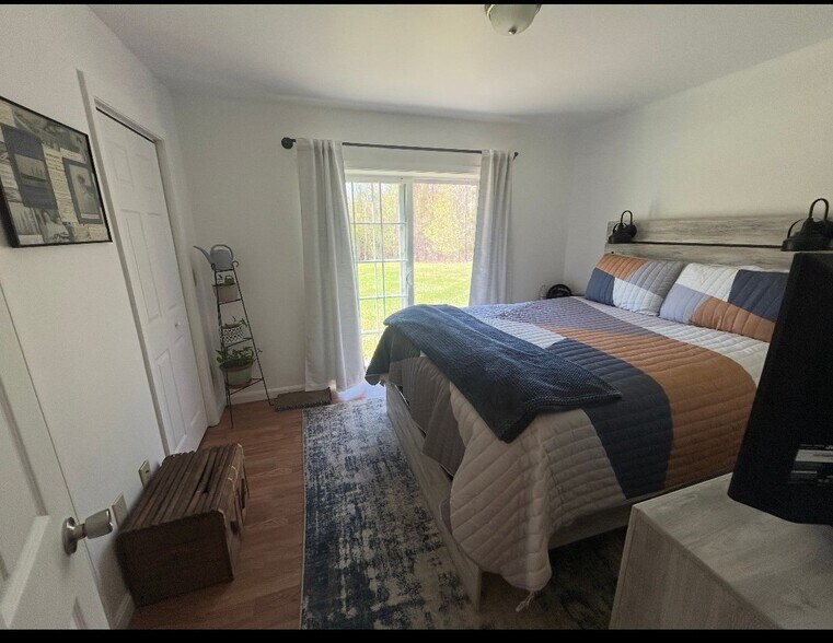 Building Photo - 52 Village Dr