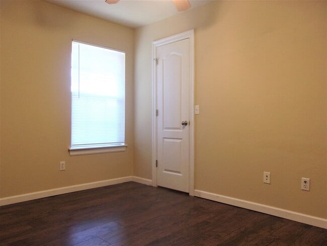 Building Photo - 3 BED 2 BATH 2 CAR GARAGE HOME- NW OKC