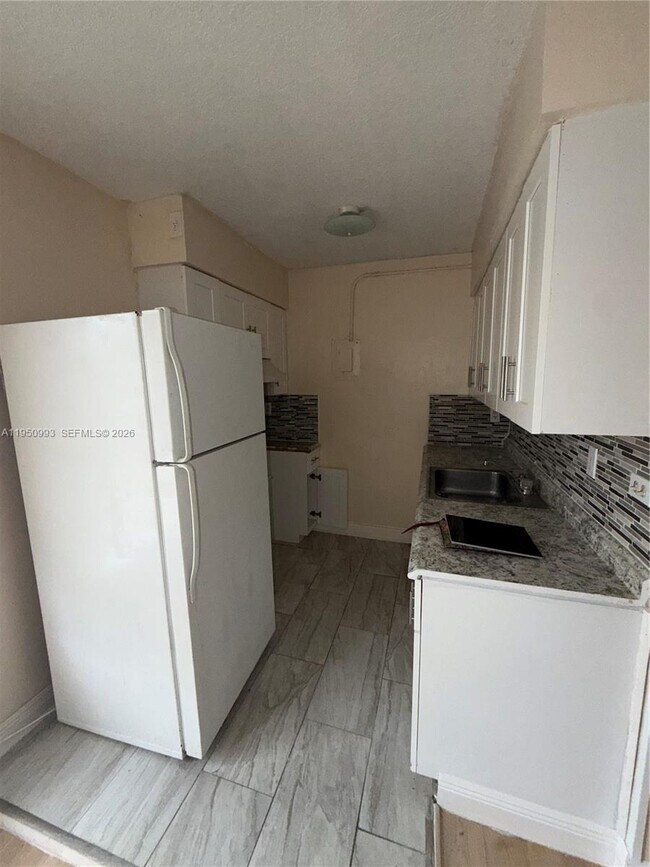 Building Photo - 7640 Kimberly Blvd