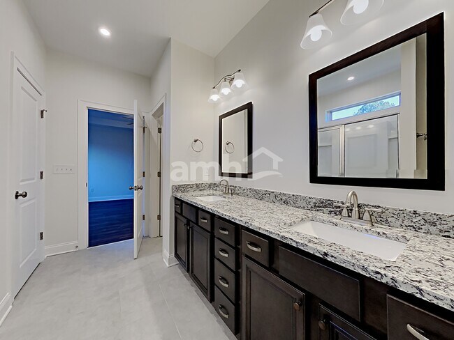 Building Photo - 5760 Arbor Green Cir
