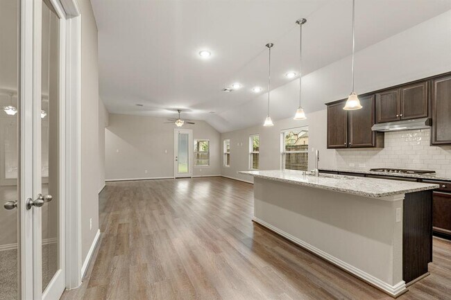 Building Photo - 24315 Devon Park Dr