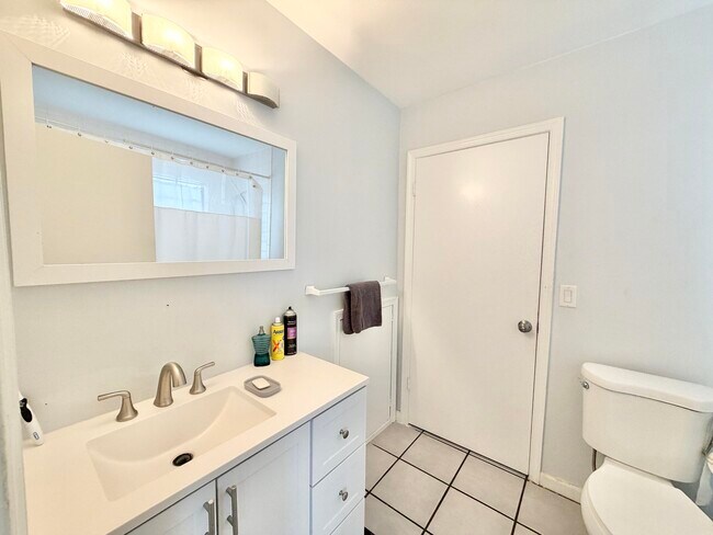 Building Photo - 6048 Garrett St