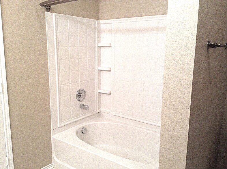 Building Photo - 2821 Bentridge Dr