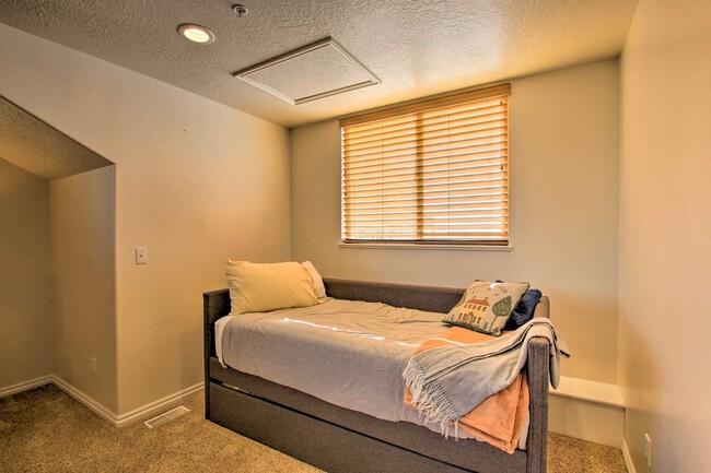 Building Photo - 3524 N Fox Run Dr