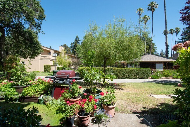 Building Photo - Spacious and Bright Townhome in Amazing Park like Community with Cupertino Schools and Large 2 Ca...