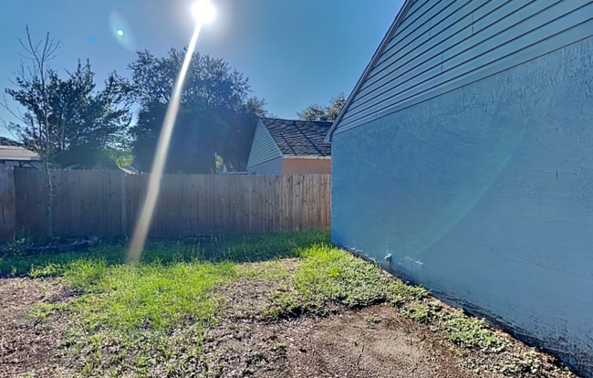 Building Photo - 5545 New Cambridge Rd