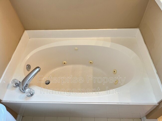 Building Photo - 9221 Lazzini Cove