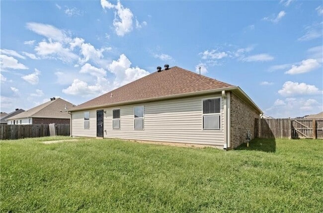 Building Photo - 611 Lasso Ln
