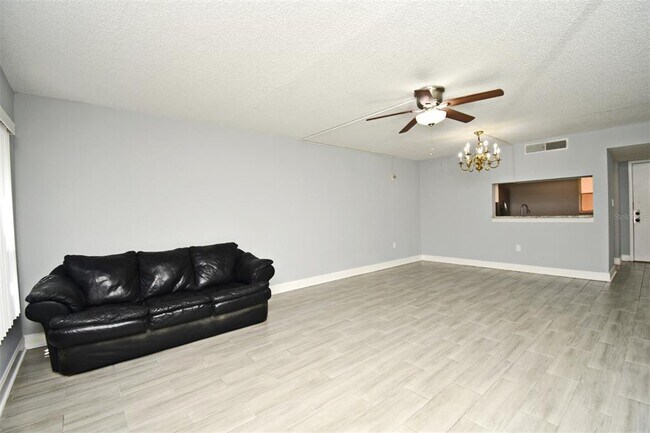 Building Photo - 610 Cranes Way